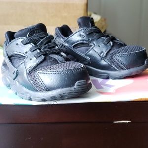 Toddler 6c Black Nike Huarache